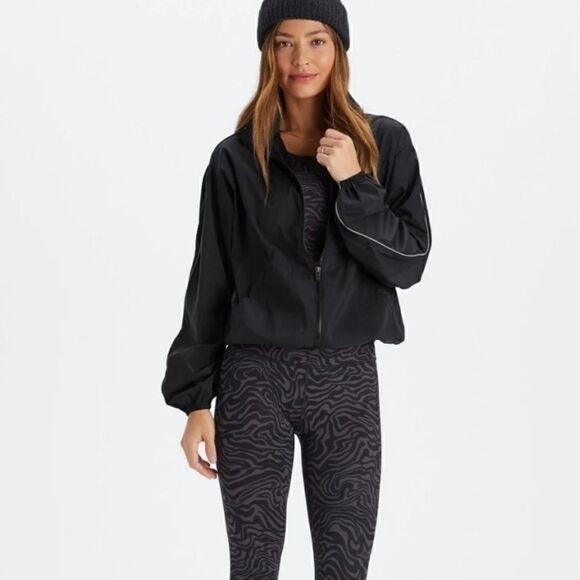 Fabletics Black Windbreaker Oversized Reflective Trim Puffer Size Medium - Picture 1 of 15